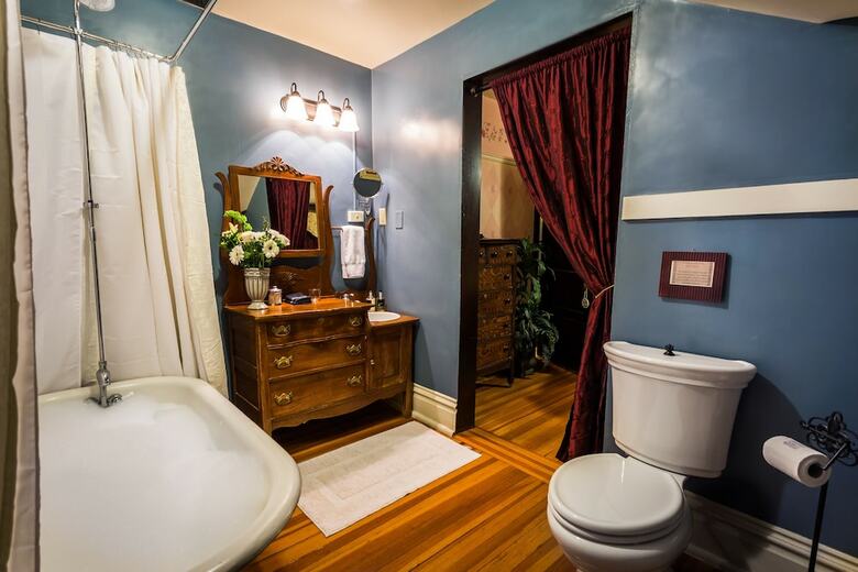 Downtown Historic Bed And Breakfast