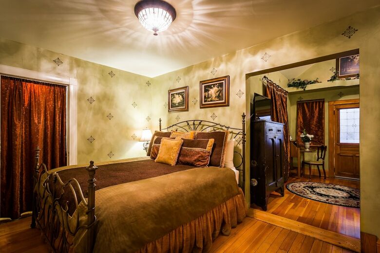 Downtown Historic Bed And Breakfast
