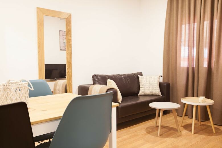 Click&flat Europa Fira Apartments