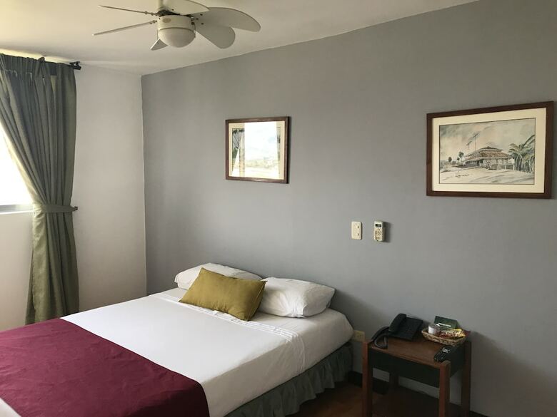 Hotel Santa Ana