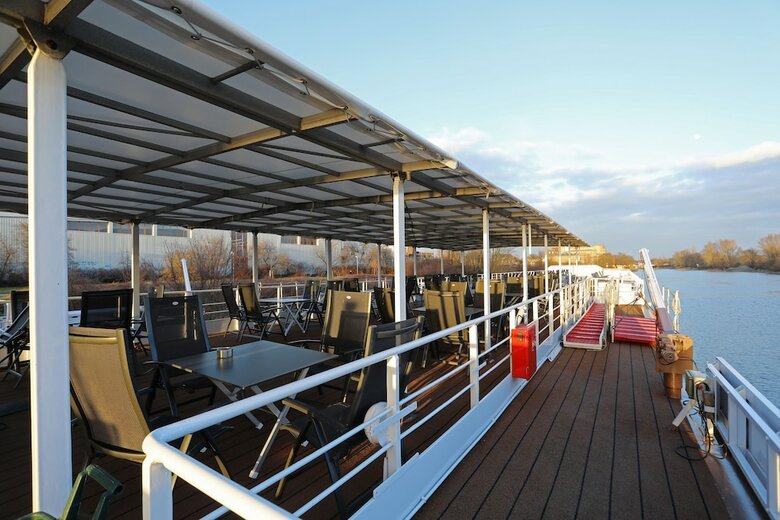 Hotelkabinenschiff Junker J�rg