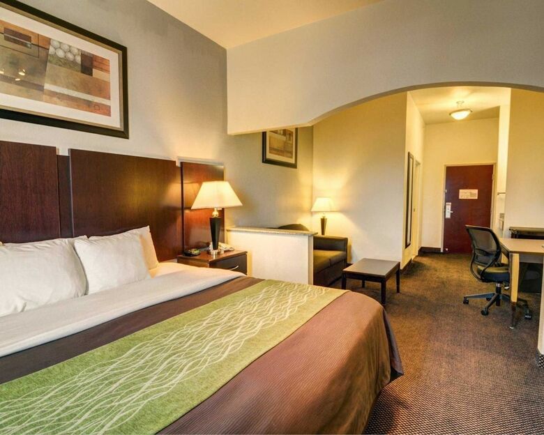 Hotel Comfort Inn & Suites