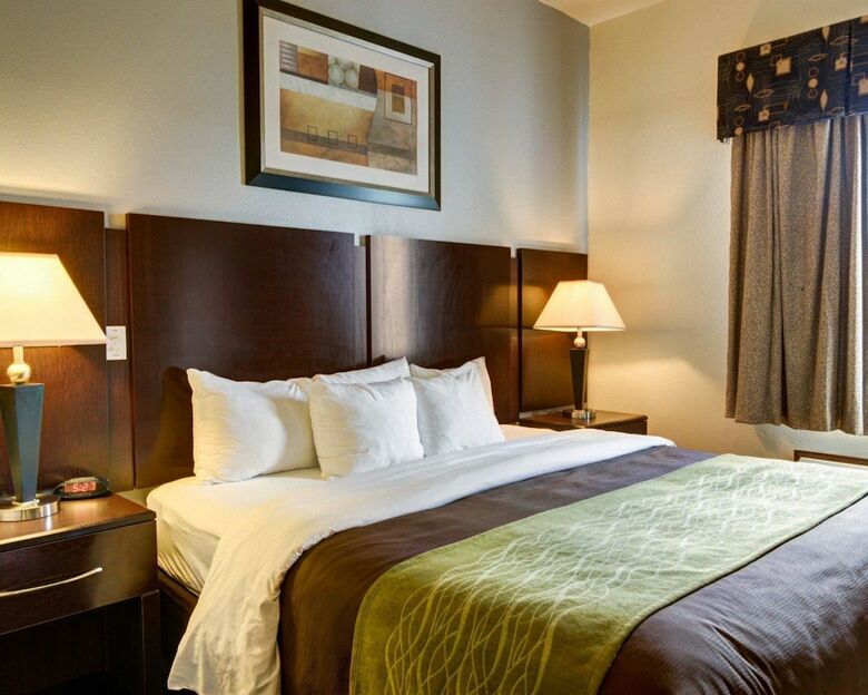 Hotel Comfort Inn & Suites