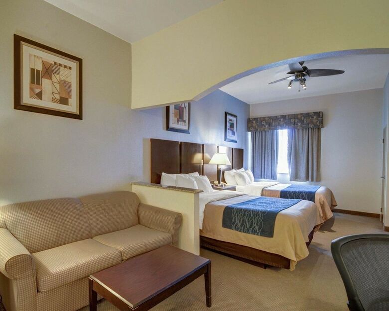 Hotel Comfort Inn & Suites