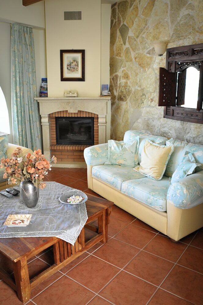 Apartamentos Orsalia Luxury Suites
