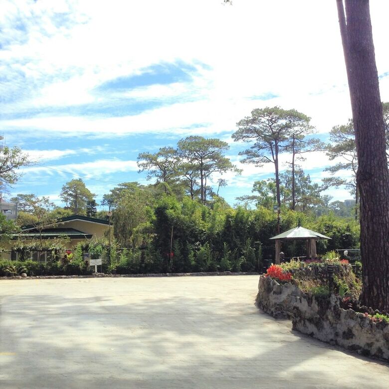 Safari Lodge Baguio By Log Cabin Hotel