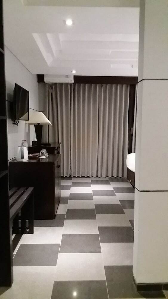 Anshel Hotel