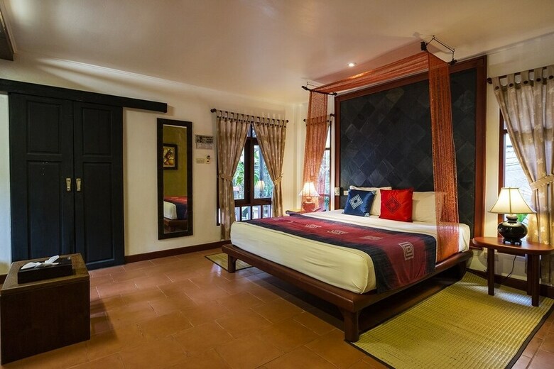 Hotel Bangtao Beach Chalet