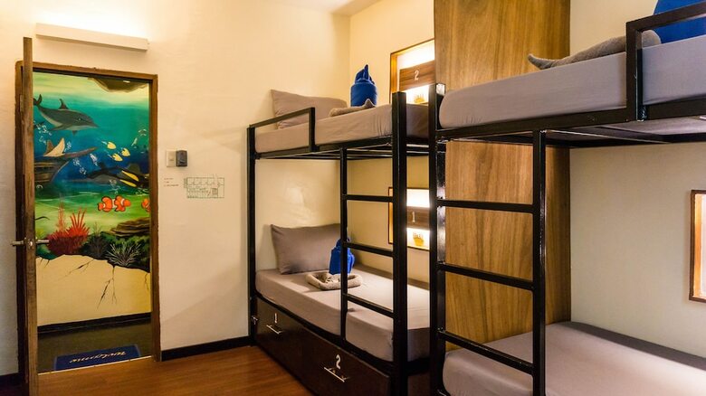 Hostal Outpost Beach Hostel - Adults Only