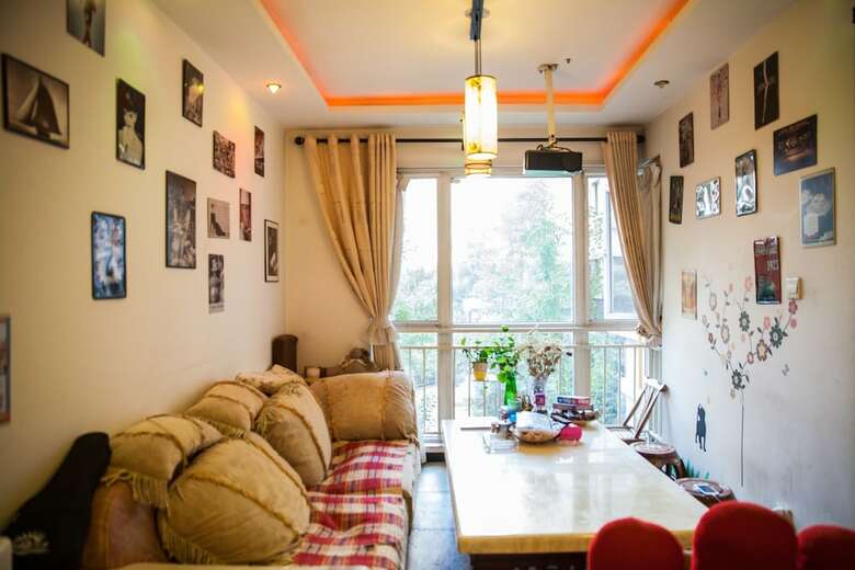 Urban Job Papas Capsule Hostel
