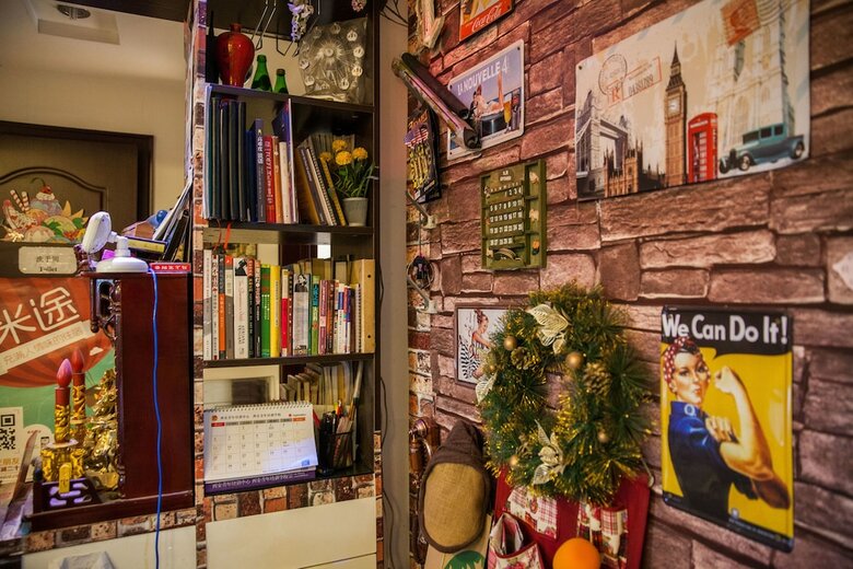 Urban Job Papas Capsule Hostel