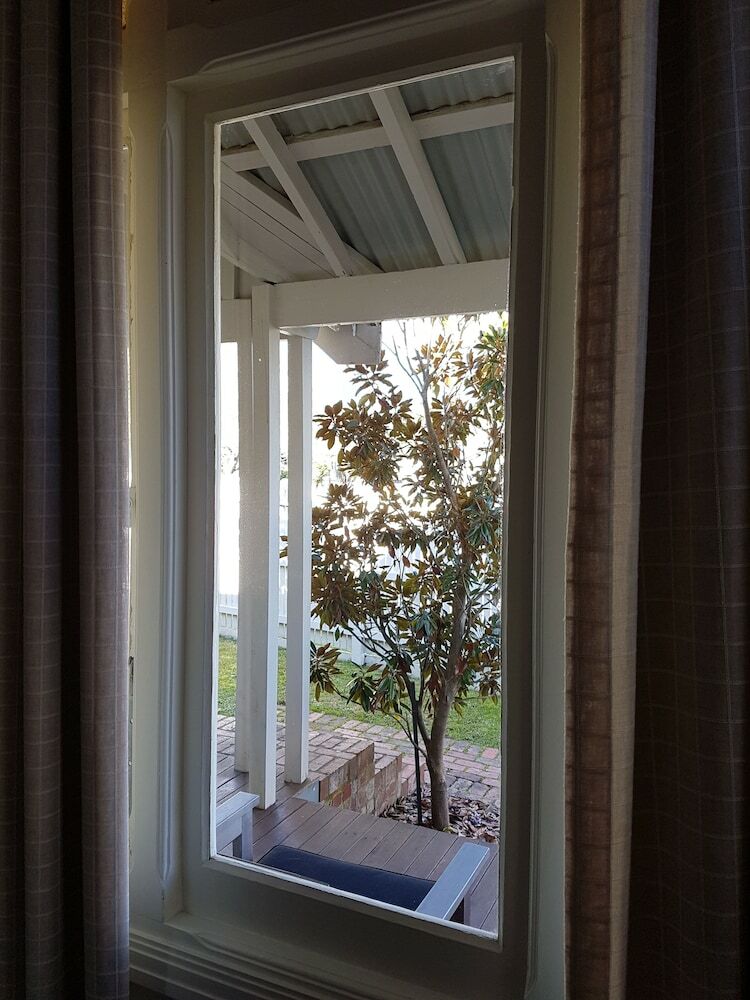 Healesville House - Magnolia House