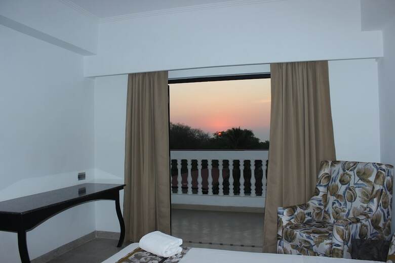 Hotel Silver Sands Serenity