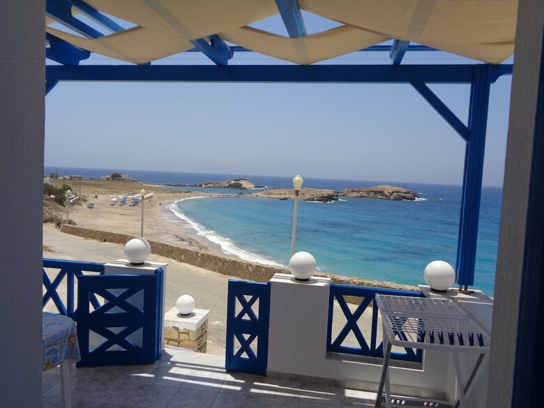 Blue And White Studios & Apartments