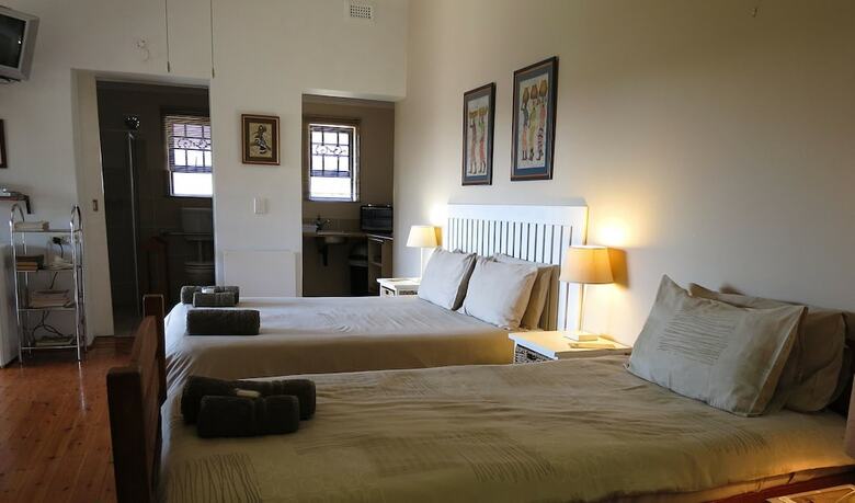 Hotel Dempsey's Guest House