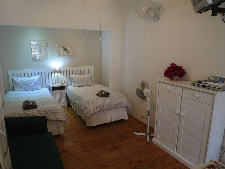 Hotel Dempsey's Guest House