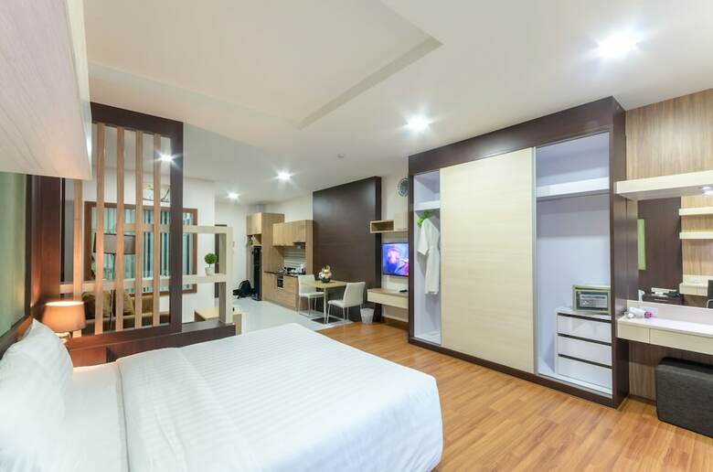 Phanhin Regent Hotel And Residence