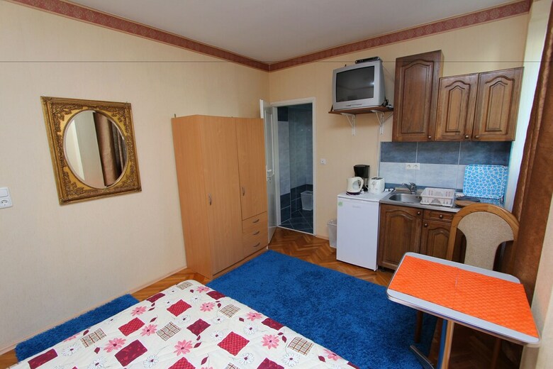 Rooms And Apartments Sally