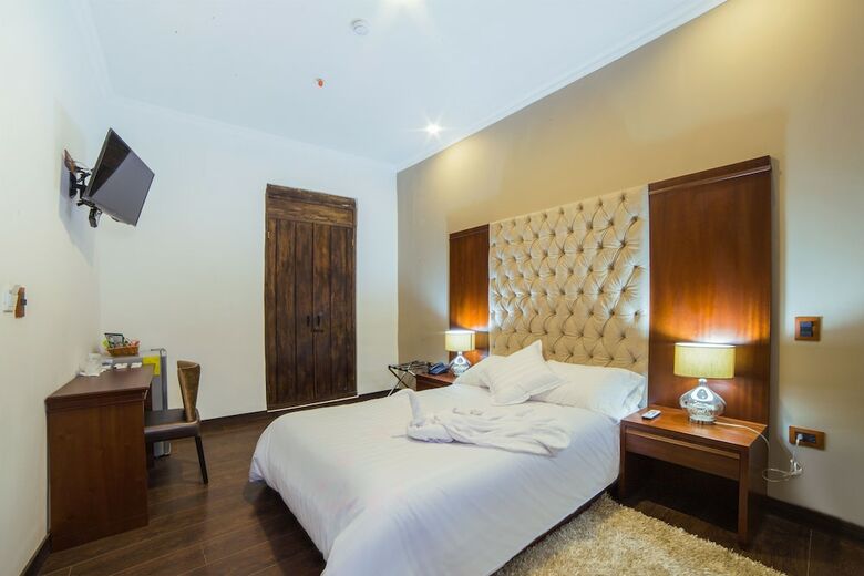 Felicia Hotel & Suites