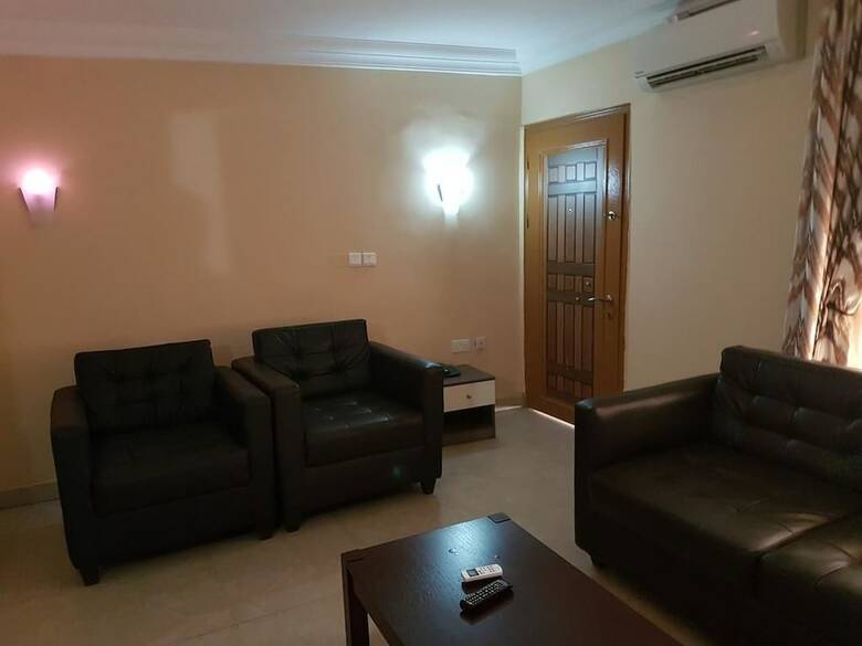 Emzrel Hotel & Suites