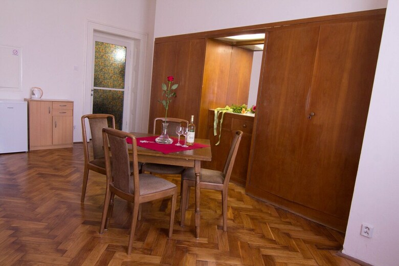 Happy Apartments For Friends