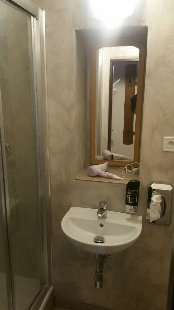 Happy Apartments For Friends