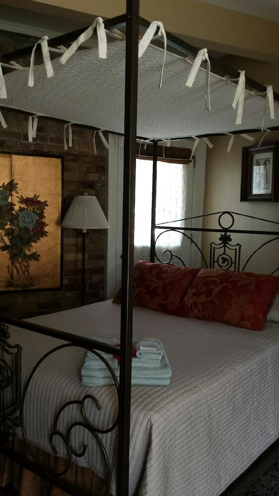 Hotel St. Vincent Row Suites
