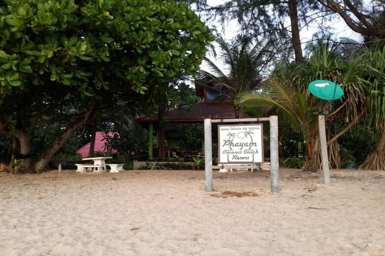 Hotel Phayam Coconut Beach Resort
