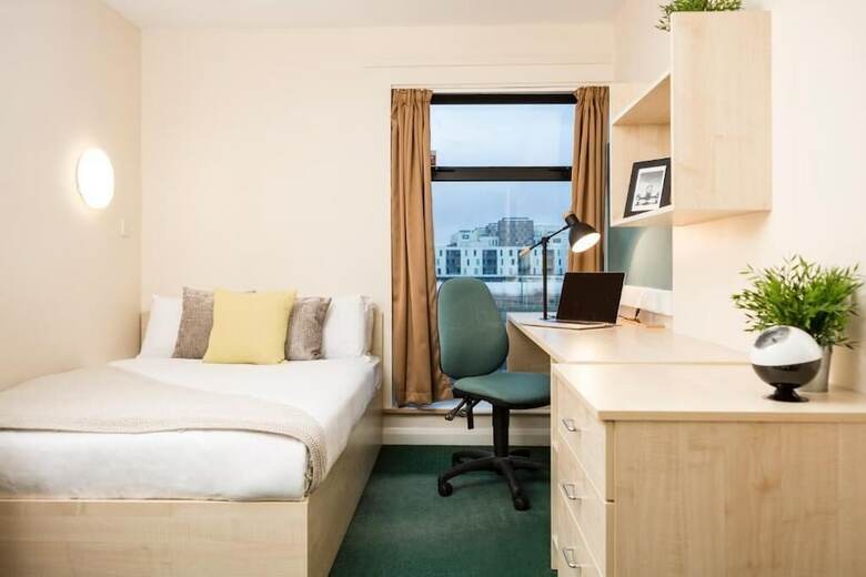 Hostal Bonington Student Village (Campus Accommodation)