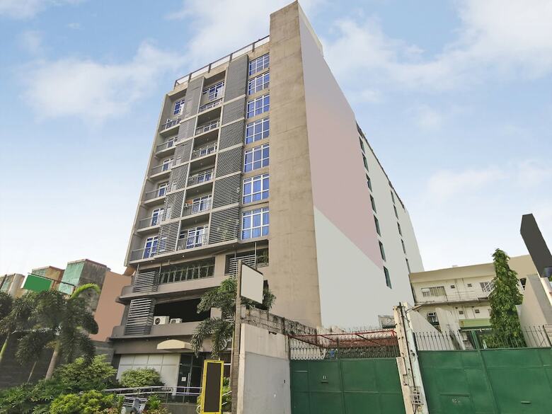Oyo 105 Melbourne Suites Hotel