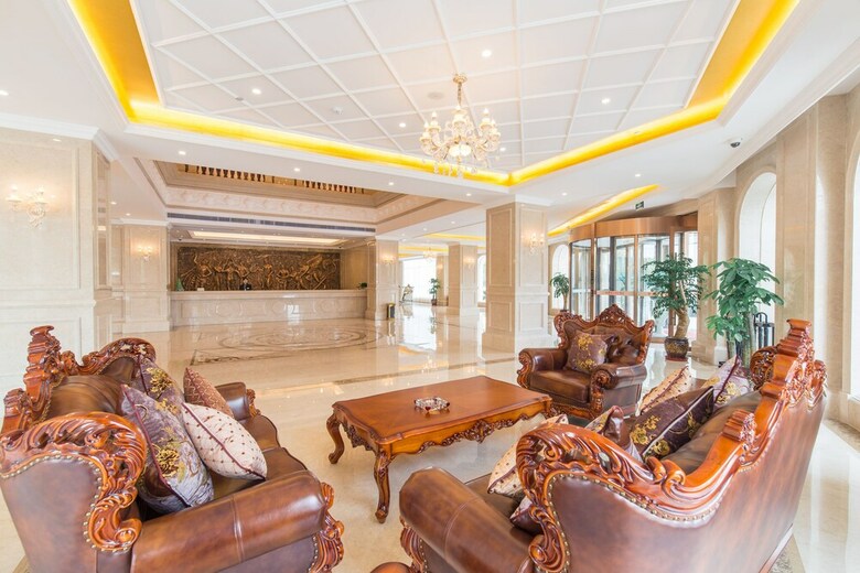 Royale International Hotel
