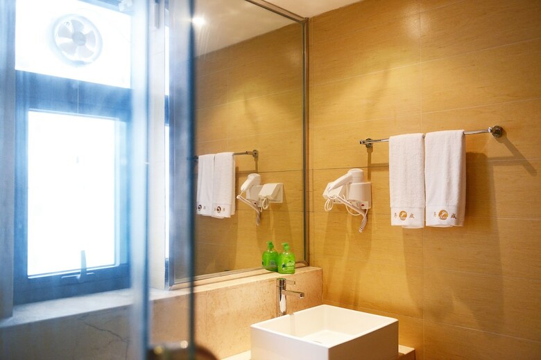 Yishang Apartment-silver Hailing Island