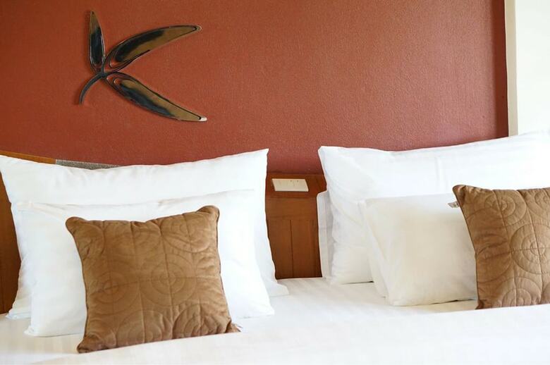 Country Lakeview Hotel