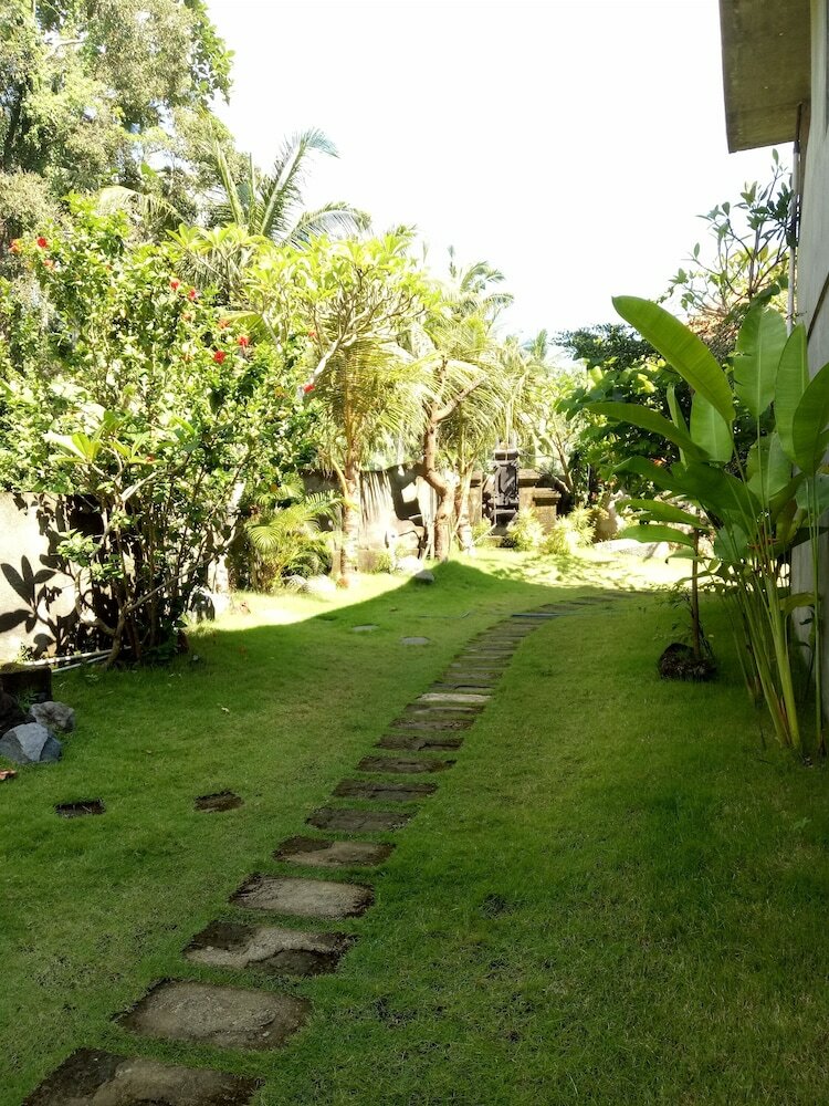 Hotel Oyo 2667 Aron Guest House