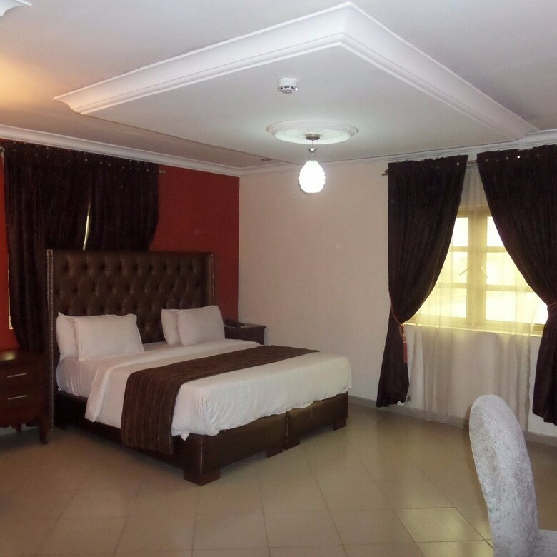 Sugarland Hotel & Suites