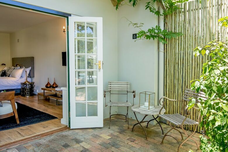 Bed & Breakfast Macaron Boutique Guest House