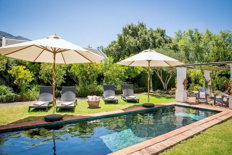 Bed & Breakfast Macaron Boutique Guest House