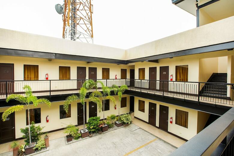Hotel Oyo 244 Driggs Suites