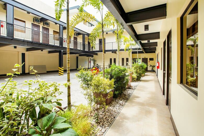 Hotel Oyo 244 Driggs Suites