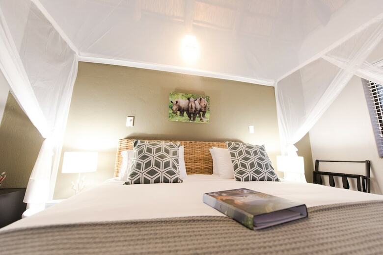 Bed & Breakfast Bushbaby River Lodge