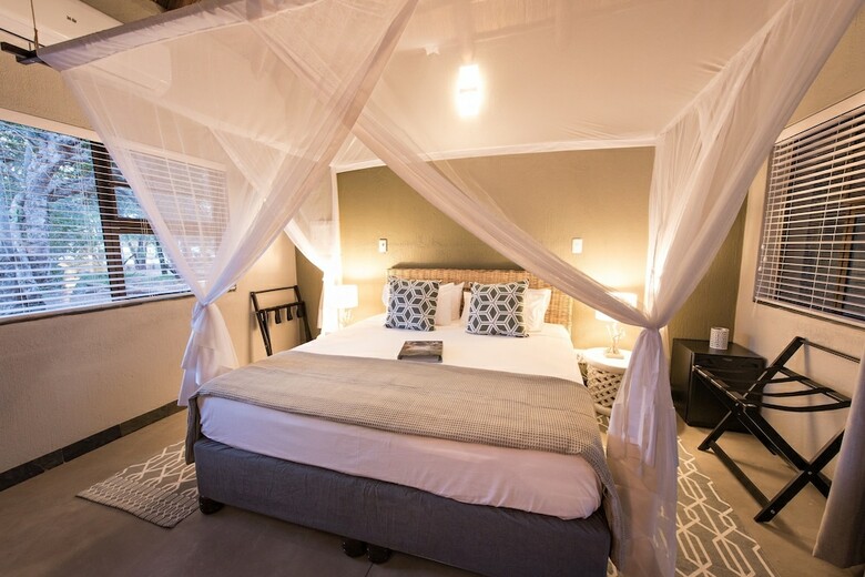 Bed & Breakfast Bushbaby River Lodge