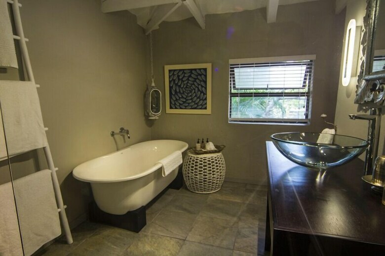 Bed & Breakfast Cowrie Cove Guest House