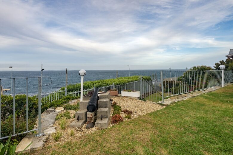 Hotel Sunny Cove Manor