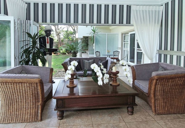 Hotel Ushaka Manor Guest House
