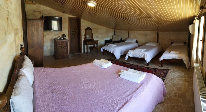 Hotel Shoestring Stone House