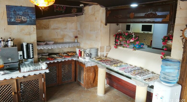 Hotel Shoestring Stone House