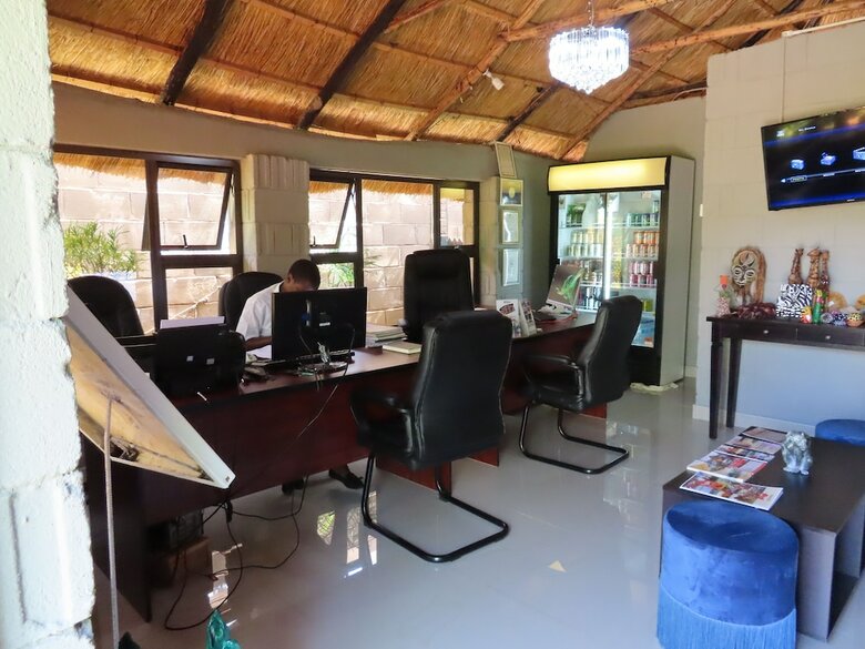 Hotel Dzimbahwe Guest Lodge