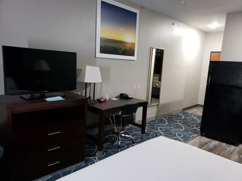 Hotel Days Inn & Suites By Wyndham Cleburne Tx