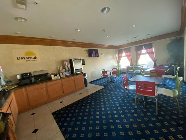 Hotel Days Inn & Suites By Wyndham Cleburne Tx