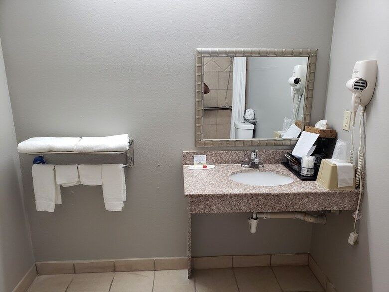 Hotel Days Inn & Suites By Wyndham Cleburne Tx